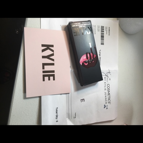 Authentic Kylie SPRINKLE Lip Kit - Picture 2 of 5